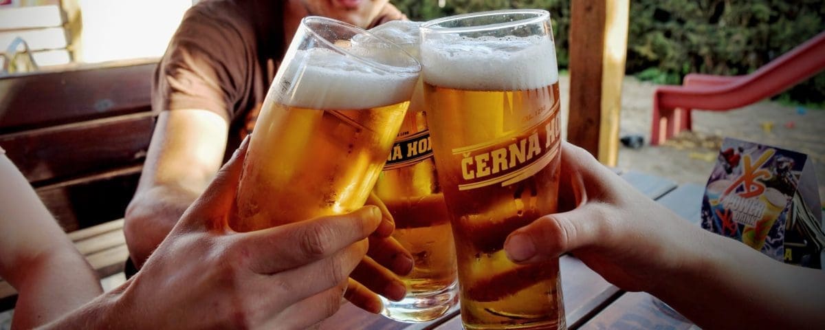bottles-vs-kegs-wedding