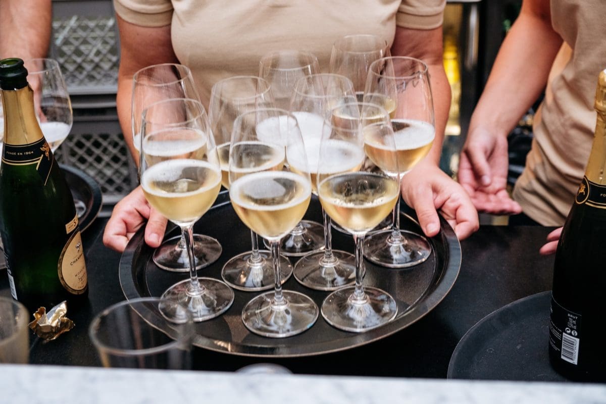 serve wine